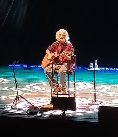 Renato Teixeira em apresentação no Imperator, Rio de Janeiro